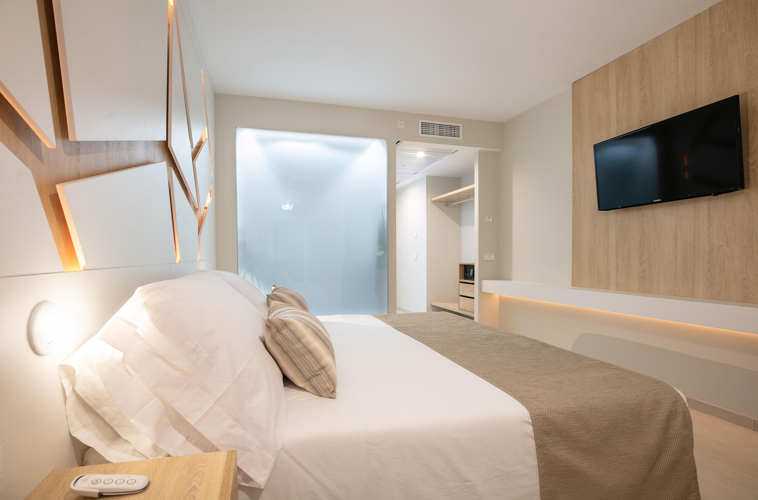 The Ibiza Twiins - 4* Sup Hotel Platja d'en Bossa Eksteriør billede